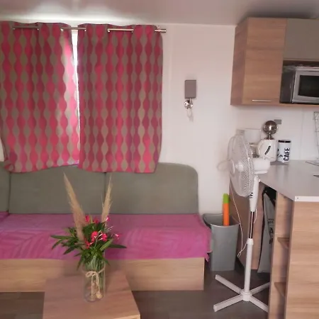Campsite Mobil Home Dans Camping Lattes Lattes