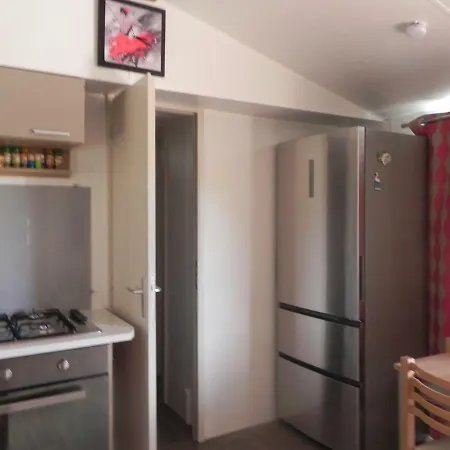 Campsite Mobil Home Dans Camping Lattes