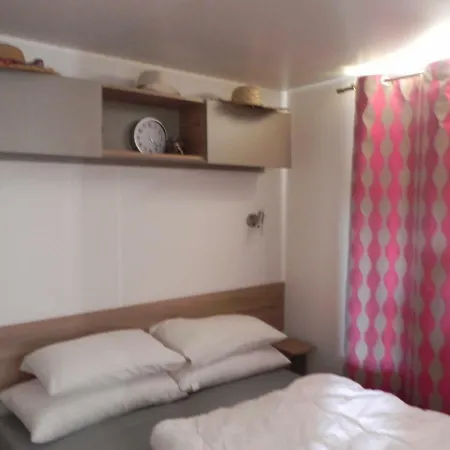 Mobil Home Dans Camping Lattes 4* Lattes