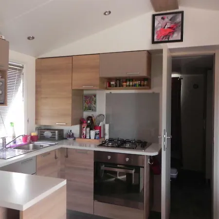 Mobil Home Dans Camping Lattes Lattes